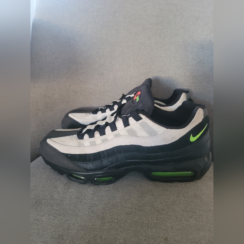 Nike Air Max 95 Essential Black Volt Shoes Men's Size 14 - Picture 3 of 6